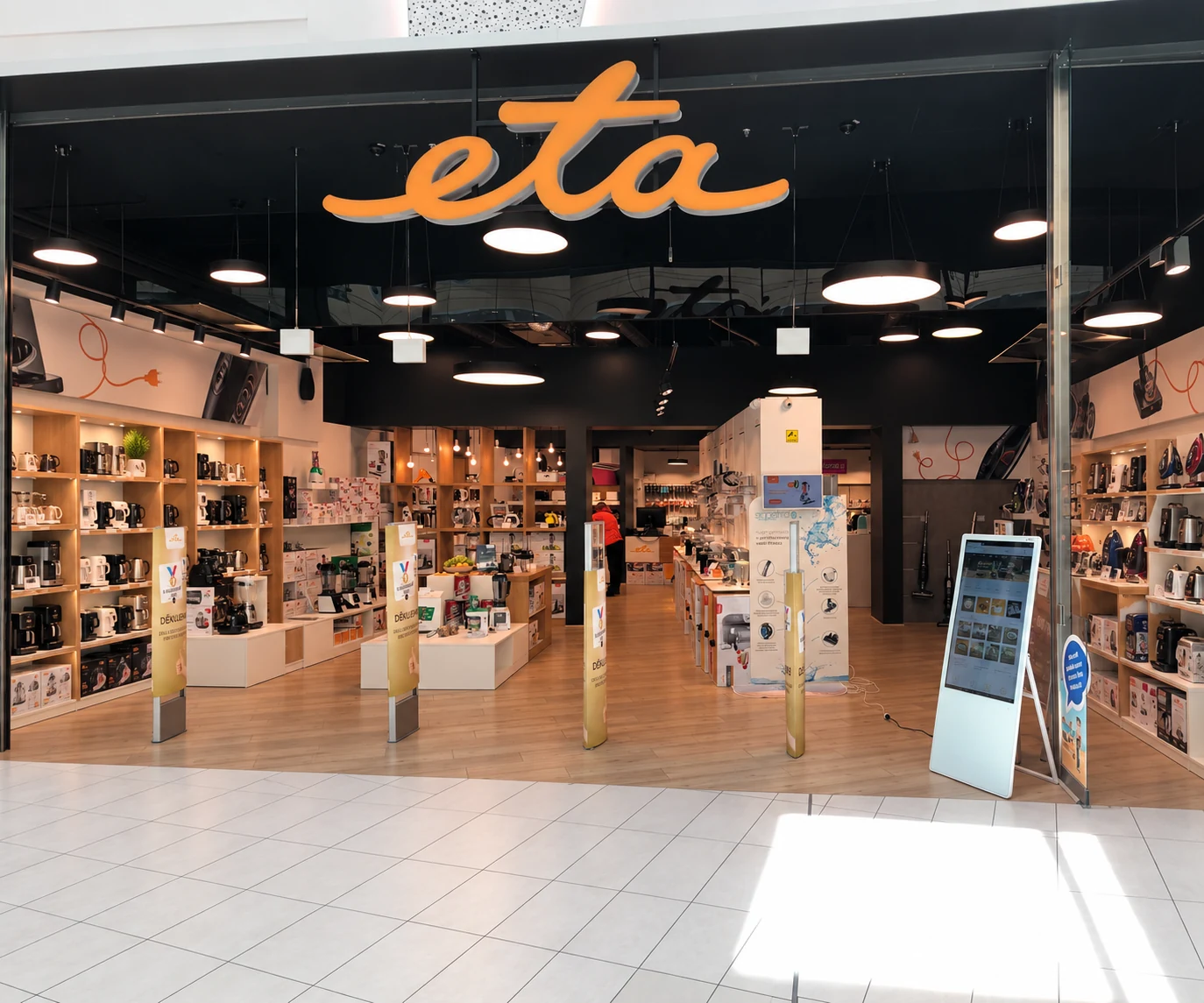 ETA – Digitální prezentace u vstupu do prodejny domácích spotřebičů.