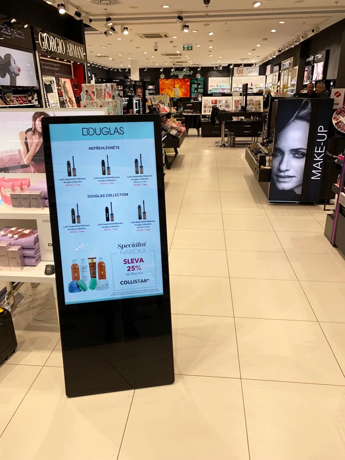 Realizace Digitální panely CZ – douglas 04